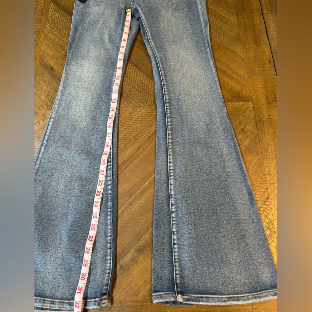 Fashion Nova Gemma Sculpting Stretch Vintage Wash High Waist Flare Jeans NWT - Picture 5 of 13